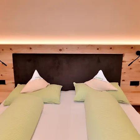 Sonnwarthof Farm stay *